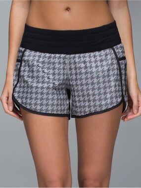 Lululemon Tracker Short ll Athletic Shorts Women’s - Size 8